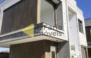 Imagem: A casa possui 3 Dormitórios, 3 Banheiros, 4 Vagas na garagem