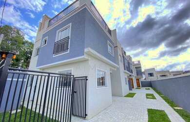 Imagem: A casa possui 3 Dormitórios, 3 Banheiros, 2 Vagas na garagem