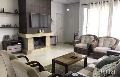 Imagem: A casa em condomínio possui 4 Dormitórios, 3 Banheiros, 4