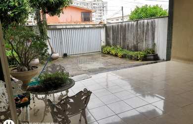 Imagem: A casa possui 3 Dormitórios, 2 Banheiros, 4 Vagas na garagem