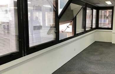 Imagem: O depósito possui 2 Vagas na garagem, 316m² de Área e está