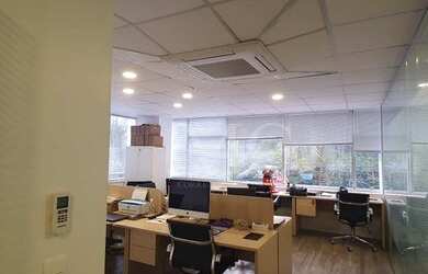 Imagem: O depósito possui 4 Vagas na garagem, 200m² de Área e está