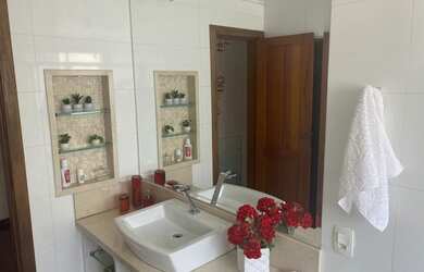 Imagem 7: Casa para venda possui 250 metros quadrados com 4 quartos,jardim ouro...