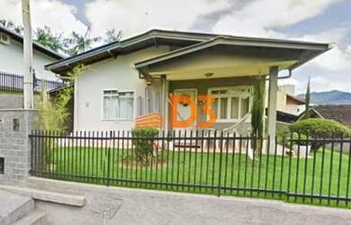 Imagem 1: Casa com jardim na Água Verde