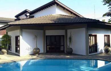 Imagem: A casa possui 4 Dormitórios, 3 Banheiros, 400m² de Área e