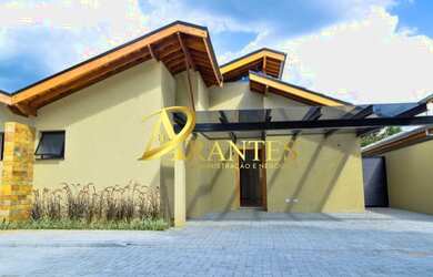 Imagem: A casa em condomínio possui 3 Dormitórios, 3 Banheiros, 2