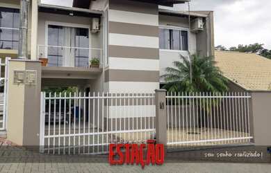 Imagem: A casa possui 3 Dormitórios, 1 Banheiro, 2 Vagas na garagem