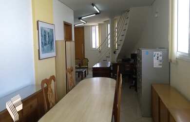 Imagem: A casa possui 2 Dormitórios, 3 Banheiros, 4 Vagas na garagem