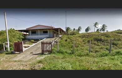 Imagem: A casa possui 4 Dormitórios, 3 Banheiros, 5 Vagas na garagem