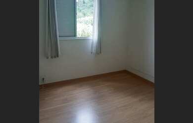 Imagem: O apartamento possui 2 Dormitórios, 1 Banheiro, 2 Vagas na