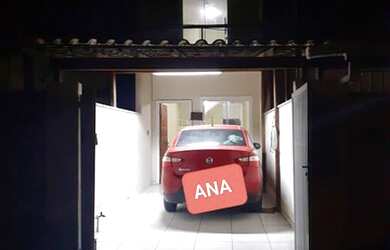 Imagem: A casa possui 2 Dormitórios, 2 Banheiros, 1 Vaga na garagem