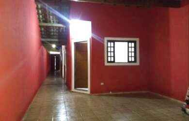 Imagem: A casa possui 3 Dormitórios, 1 Banheiro, 65m² de Área e