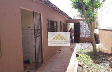 Imagem: A casa possui 2 Dormitórios, 1 Banheiro, 2 Vagas na garagem