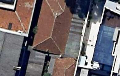 Imagem: O terreno possui 366m² de Área e está localizado em Ahú