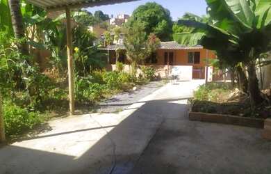 Imagem: A casa possui 3 Dormitórios, 2 Banheiros, 3 Vagas na garagem