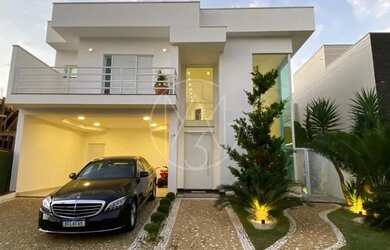 Imagem: A casa em condomínio e possui 4 Dormitórios, Suítes, 5 Banheiros