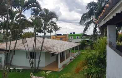 Imagem: A casa possui 4 Dormitórios, 5 Banheiros, 270m² de Área e