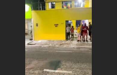 Imagem: A casa possui 5 Dormitórios, 5 Banheiros, 5 Vagas na garagem