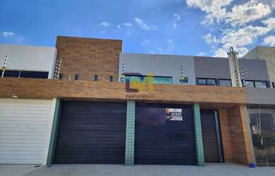 Imagem: A casa possui 4 Dormitórios, 4 Banheiros, 2 Vagas na garagem