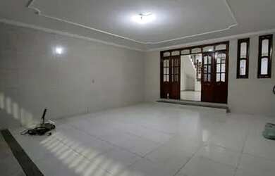 Imagem: A casa possui 4 Dormitórios, 3 Banheiros, 2 Vagas na garagem