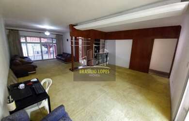 Imagem: A casa possui 4 Dormitórios, 5 Banheiros, 4 Vagas na garagem