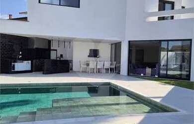 Imagem: A casa em condomínio possui 5 Dormitórios, 5 Banheiros, 5