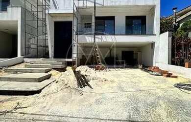 Imagem: A casa em condomínio possui 4 Dormitórios, 5 Banheiros, 4