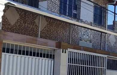 Imagem: A casae possui 2 Dormitórios, 2 Banheiros, 56-0m² de Área