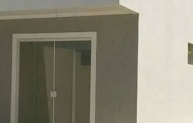 Imagem: A casa possui 2 Dormitórios, 2 Banheiros, 2 Vagas na garagem