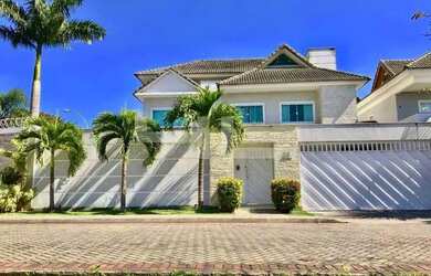 Imagem: A casa em condomínio possui 5 Dormitórios, 5 Banheiros, 4