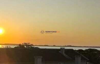 Imagem: A casa em condomínio possui 3 Dormitórios, 3 Banheiros, 2