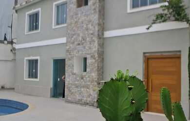 Imagem: A casa possui 4 Dormitórios, 4 Banheiros, 3 Vagas na garagem