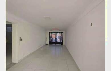 Imagem: O depósito possui 3 Vagas na garagem e 193m² de Área e está