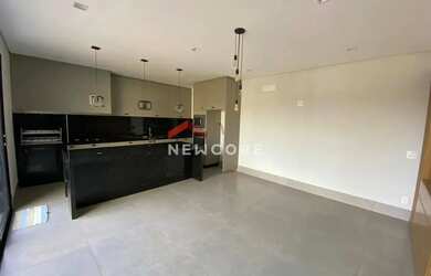 Imagem: A casa em condomínio possui 3 Dormitórios, 4 Banheiros, 2