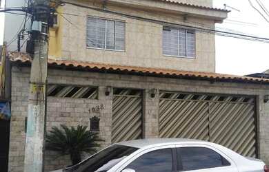 Imagem: A casa possui 2 Dormitórios, 1 Banheiro, 2 Vagas na garagem