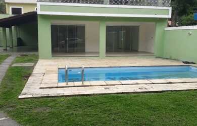 Imagem: A casa em condomínio possui 4 Dormitórios, 2 Banheiros, 2