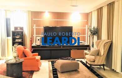 Imagem: O apartamento possui 3 Dormitórios, 5 Banheiros, 3 Vagas na