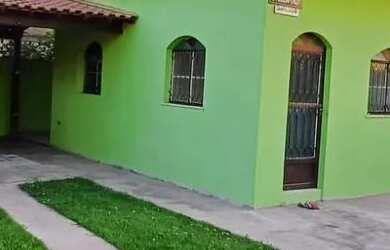 Imagem: A casa possui 2 Dormitórios, 1 Banheiro, 1 Vaga na garagem