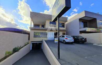 Imagem: A casa possui 3 Dormitórios, 2 Banheiros, 4 Vagas na garagem