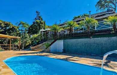 Imagem: A casa em condomínio possui 4 Dormitórios, 2 Banheiros, 4