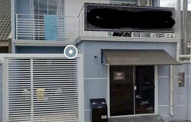 Imagem: A casa possui 3 Dormitórios, 3 Banheiros, 1 Vaga na garagem