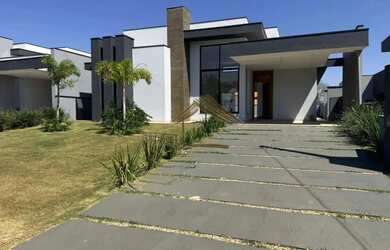 Imagem: A casa em condomínio possui 3 Dormitórios, 4 Banheiros, 5