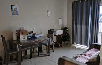 Imagem: A casa possui 5 Dormitórios, 2 Banheiros, 2 Vagas na garagem