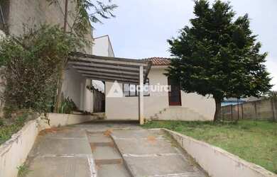 Imagem: A casa possui 3 Dormitórios, 2 Banheiros, 1 Vaga na garagem