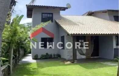 Imagem: A casa possui 2 Dormitórios, 2 Banheiros, 2 Vagas na garagem