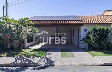 Imagem: A casa em condomínio possui 3 Dormitórios, 4 Banheiros, 4