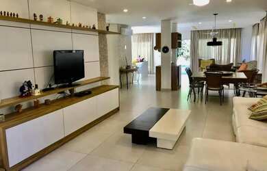 Imagem: A casa possui 5 Dormitórios, 5 Banheiros, 4 Vagas na garagem