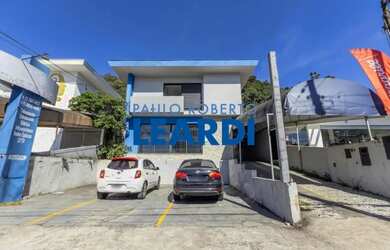 Imagem: O depósito possui 5 Vagas na garagem, 300m² de Área e está