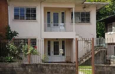 Imagem: A casa possui 5 Dormitórios, 2 Banheiros, 1 Vaga na garagem