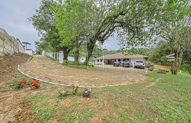 Imagem: A casa possui 3 Dormitórios, 5 Banheiros, 5 Vagas na garagem